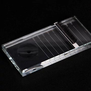 Üveg szempillatartó